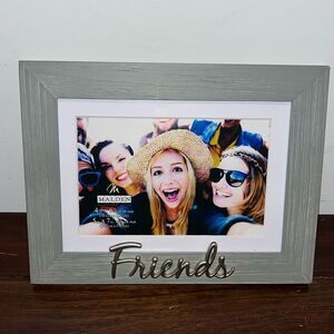 FRIENDS Wooden Gray Beach Barn Style Wood picture frame 4 x 6 or 5 x 7 Photo
